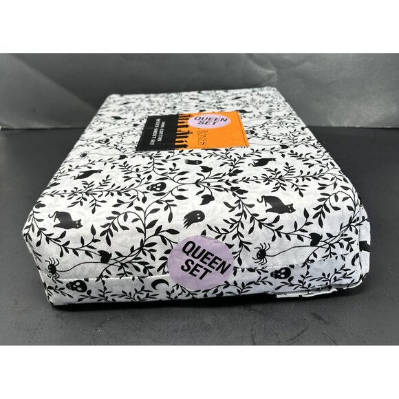 SKULL & BONES Cotton QUEEN SHEET SET Skulls Spiders Bats Cat Ghosts Moons NEW - Picture 6 of 7